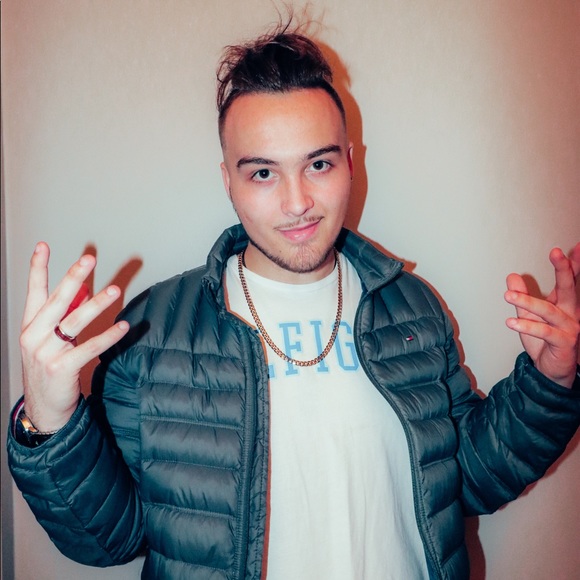 Meet your Posher, Dylan - Picture 1 of 1